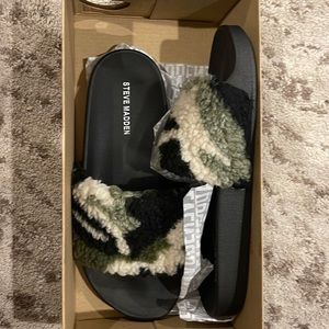 STEVE MADDEN CAMOUFLAGE SLIDES!